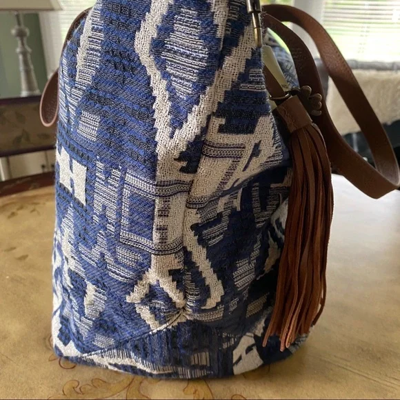 NWT Lucky Brand Blue and Tan Shoulder Bag - Picture 3 of 9